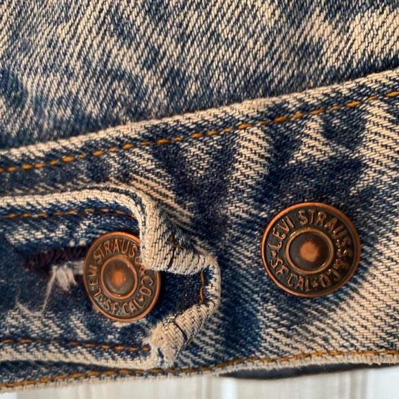 VINTAGE • Levis Denim Jacket • Made in USA - Picture 3 of 8